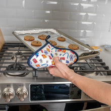 Load image into Gallery viewer, St. Louis Icons Pot Holder + Oven Mitt Set
